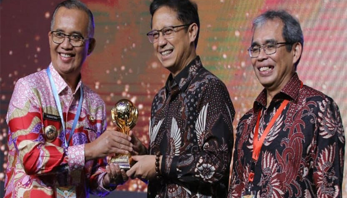 Pemkot Singkawang Raih Penghargaan UHC Award 2023