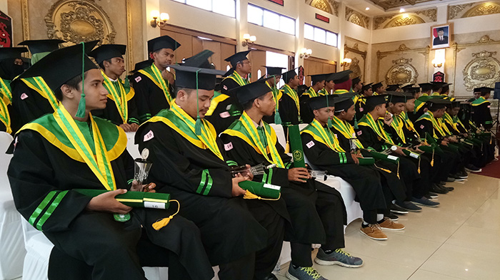 pemprov-kalimantan-barat-mewisuda-hafidz-dan-hafidzah-30-juz-alquran.jpg
