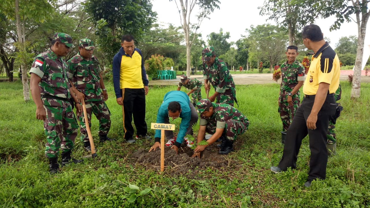 Koramil 1202-03/Sambas Peringati Hari Juang Kartika Dengan Tanam Pohon