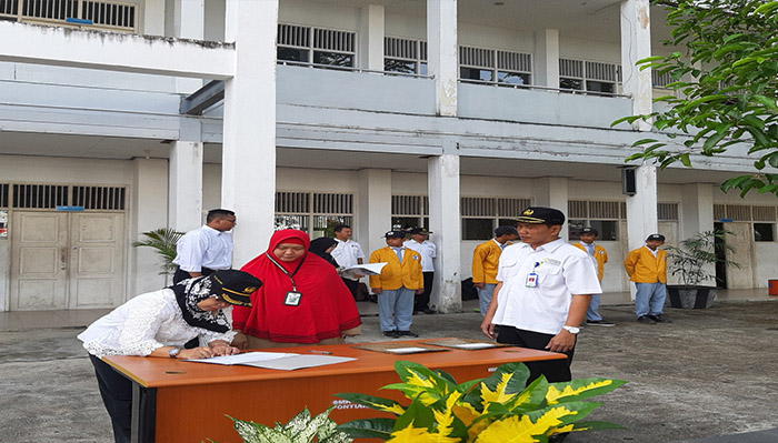 Lakukan MoU Dengan SMK-SMTI Pontianak, Puskesmas Pontianak Selatan Dukung Program Adiwiyata