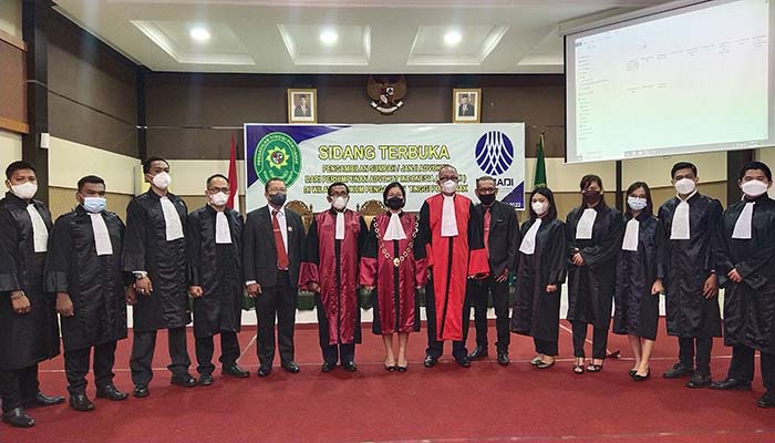 pengambilan-sumpah-dan-janji-46-anggota-advokat-peradi-kalbar-2.jpg