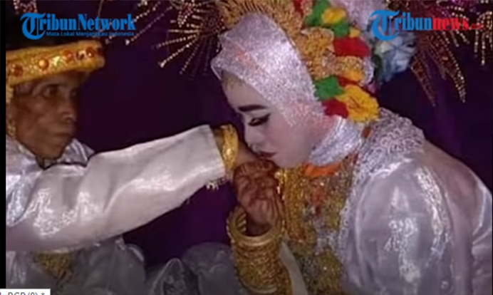 Cinta Tak Memandang Usia ❗ Gadis 19 Tahun Menikah dengan Pria 58 Tahun, Ini Maharnya