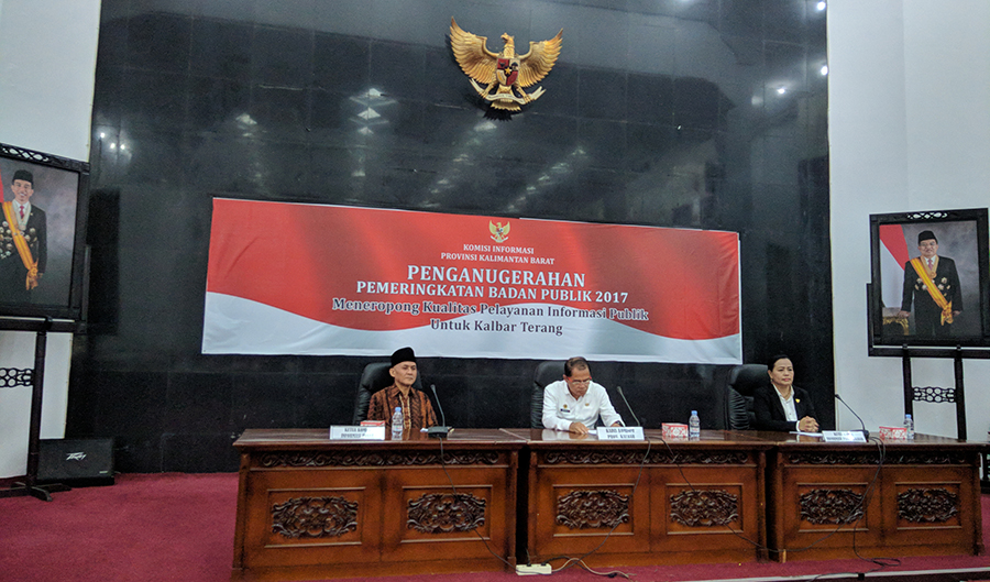 penganugerahan-pemeringkatan-badan-publik-2017-di-balai-petitih_20180110_154501.jpg