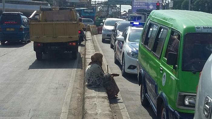 Warga Sebut Pengemis di Persimpangan Lampu Merah Cukup Meresahkan