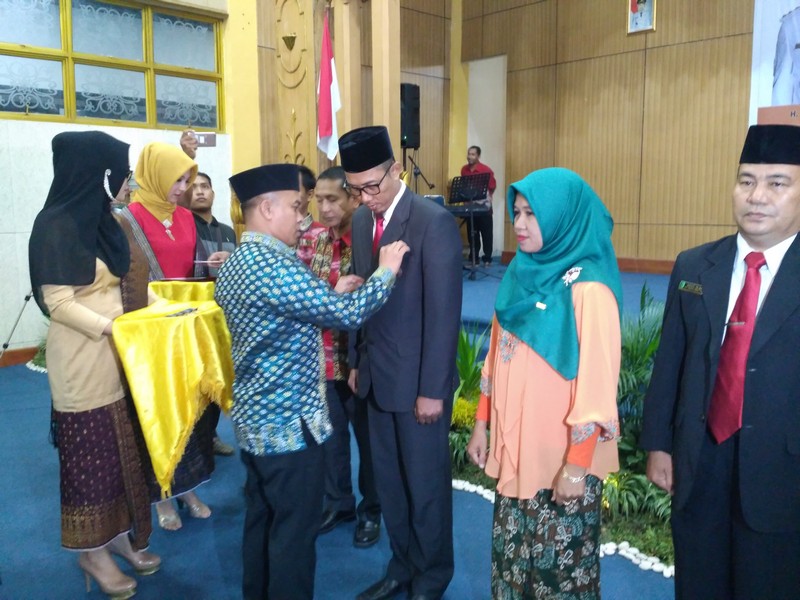 Pemkab Sambas Beri Penganugerahan Satya Lencana Kepada PNS