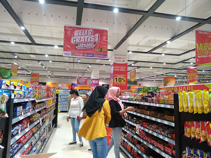pengunjung-transmart-kubu-raya-yang-sedang-berbelanja.jpg