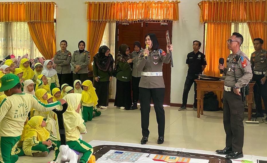 Polres Melawi Sambut Humanis Kunjungan TK Aisyah Bustanul Athfal