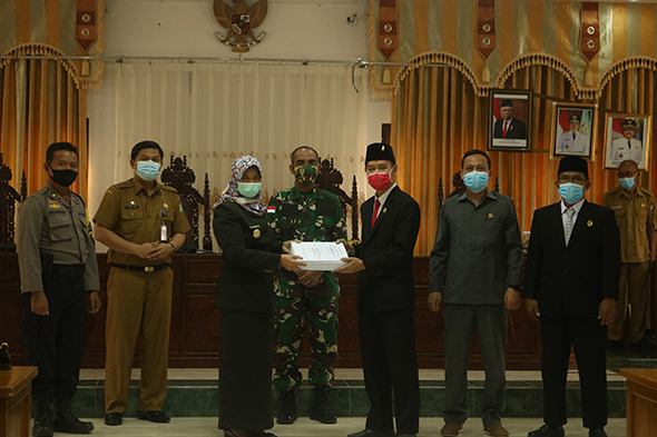 Pjs Bupati Sekadau Hadiri Rapat Paripurna Pembahasan KUA PPAS Tahun 2021