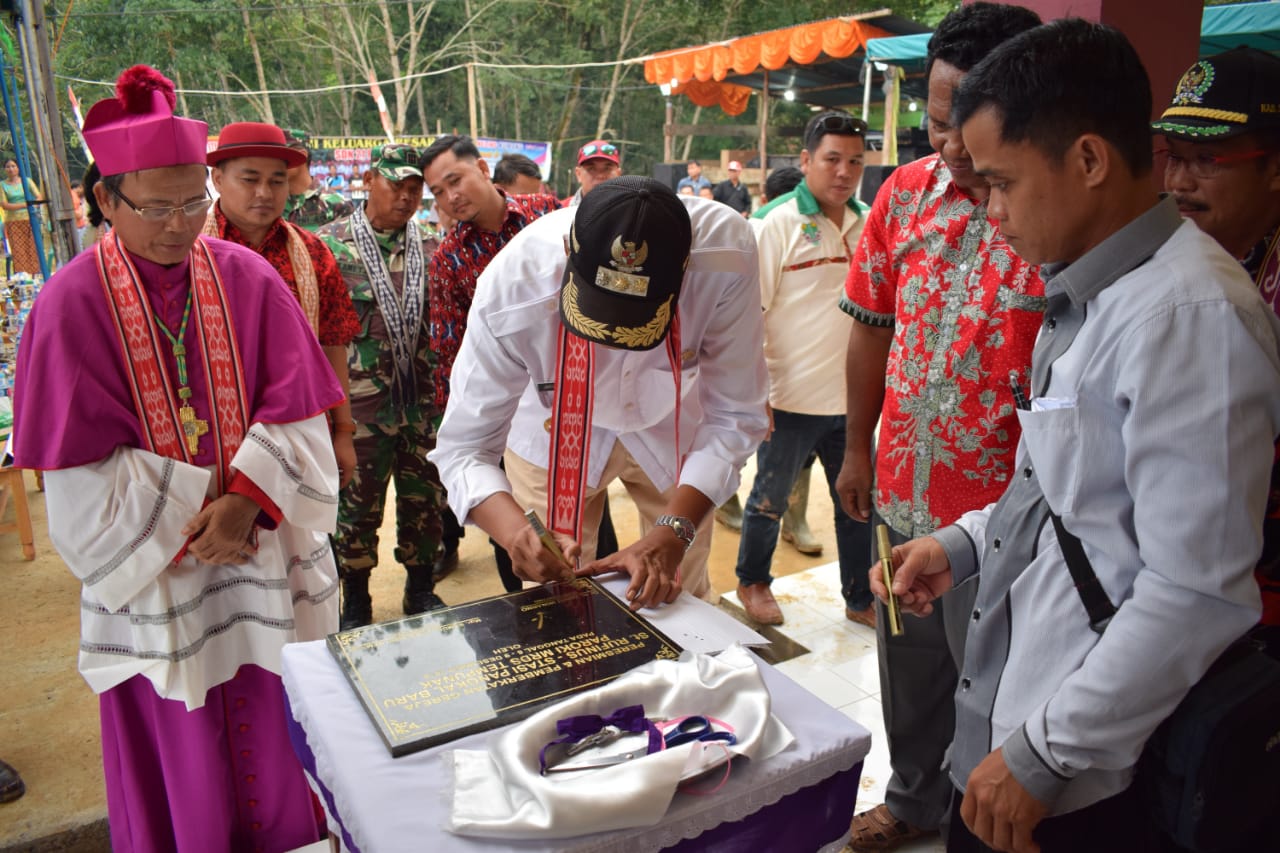 Resmikan Gereja Katolik Pangkal Baru, Jarot Berpesan Juga Jadi Tempat Penguatan Umat