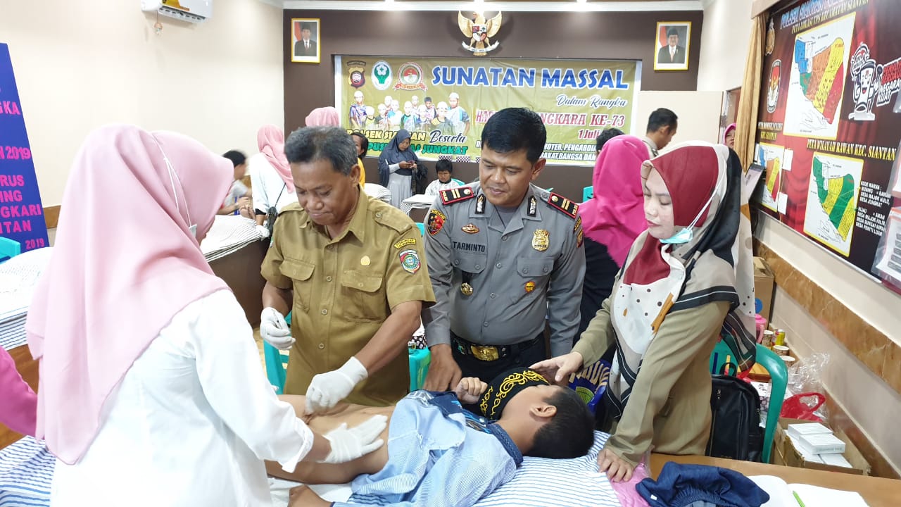 Gelar Bakti Sosial l, Polsek Siantan Sunat 86 Anak