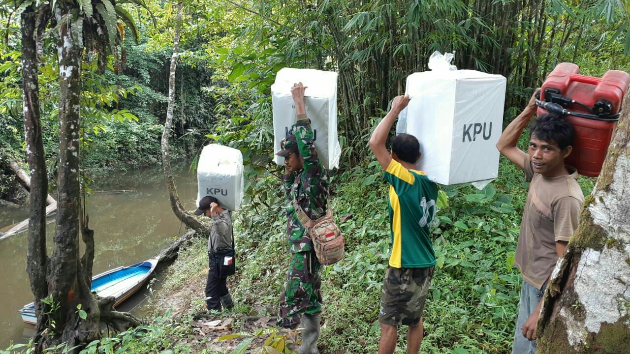 Medan Berat dan Menantang, Begini Cerita Babinsa Perbatasan Amankan Dokumen Negara