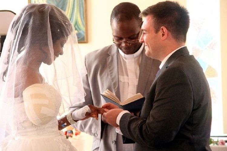 Tangan Wanita Ini Putus Diterkam Buaya Jelang Nikah! Kisah Cintanya Bikin Haru