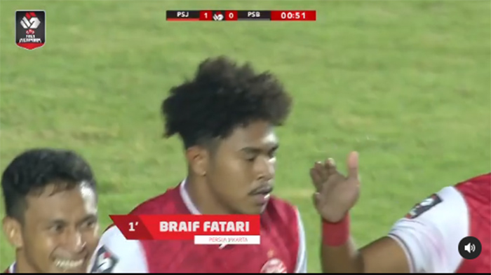 persija-jakarta-braif-fatari-ke-gawang-persib-bandung-pada-final-piala-menpora-2021.jpg