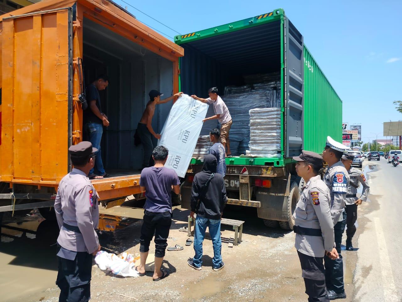 Ketua KPU Kalbar Sebut Distribusi Logistik Pilkada Tahap I Berjalan Lancar