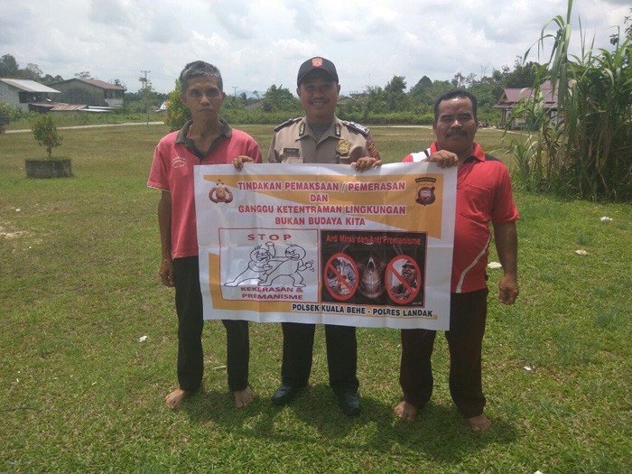 Anggota Polsek Kuala Behe Giat Sambang ke Warga, Sampaikan Pesan Ini