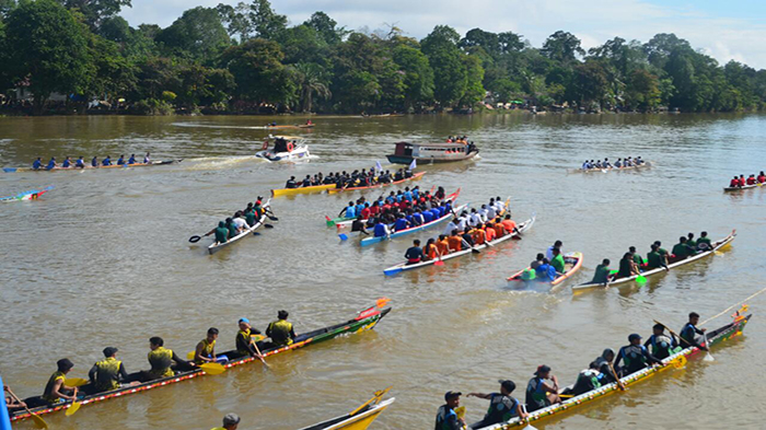 peserta-lomba-sampan-bidar-saat-bersiap-untuk-bertanding3235.jpg