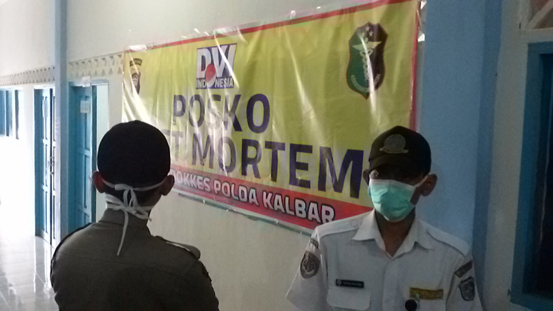 Korban Tewas Bertambah Jadi 11 Orang, Tiga Masih Hilang - petugas-identifikasi_20151215_094243.jpg