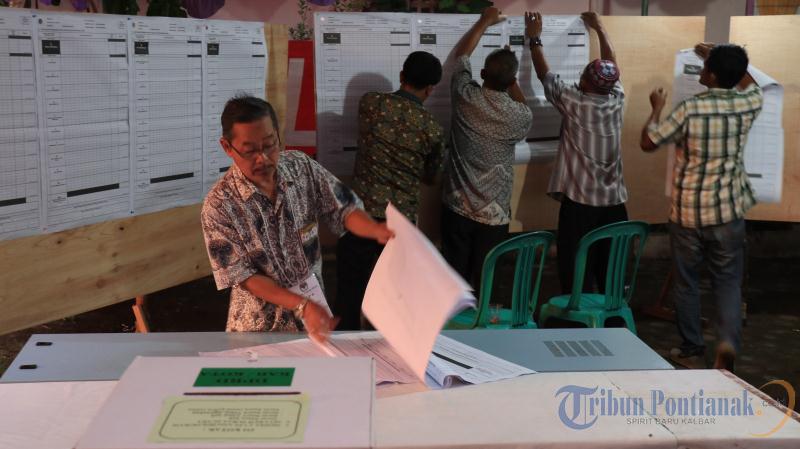 petugas-kpps-di-tps-056-kota-baru-pontianak-selatan-masih-melakukan-penghitungan-suara01.jpg<pf>petugas-kpps-di-tps-056-kota-baru-pontianak-selatan-masih-melakukan-penghitungan-suara02.jpg<pf>petugas-kpps-di-tps-056-kota-baru-pontianak-selatan-masih-melakukan-penghitungan-suara03.jpg<pf>petugas-kpps-di-tps-056-kota-baru-pontianak-selatan-masih-melakukan-penghitungan-suara04.jpg<pf>petugas-kpps-di-tps-056-kota-baru-pontianak-selatan-masih-melakukan-penghitungan-suara05.jpg