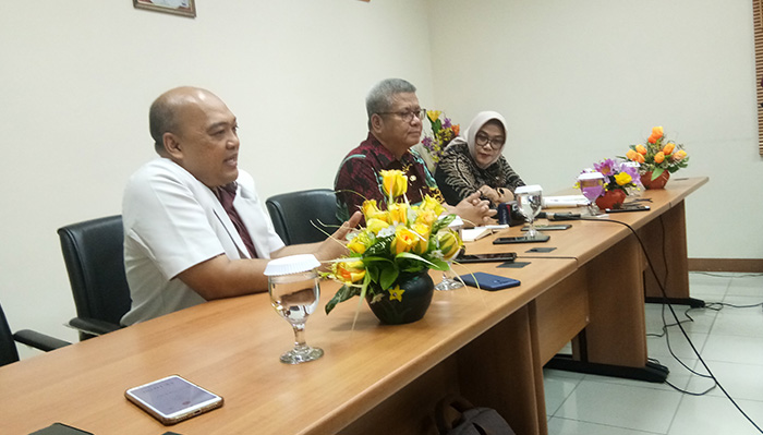 pihak-dinkes-kalbar-dan-rsud-sudarso-melakukan-konferensi.jpg