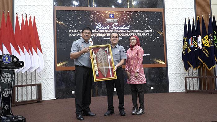 pisah-sambut-Kepala-Divisi-Peraturan-Perundang-undangan-dari-Zuliyansyah.jpg