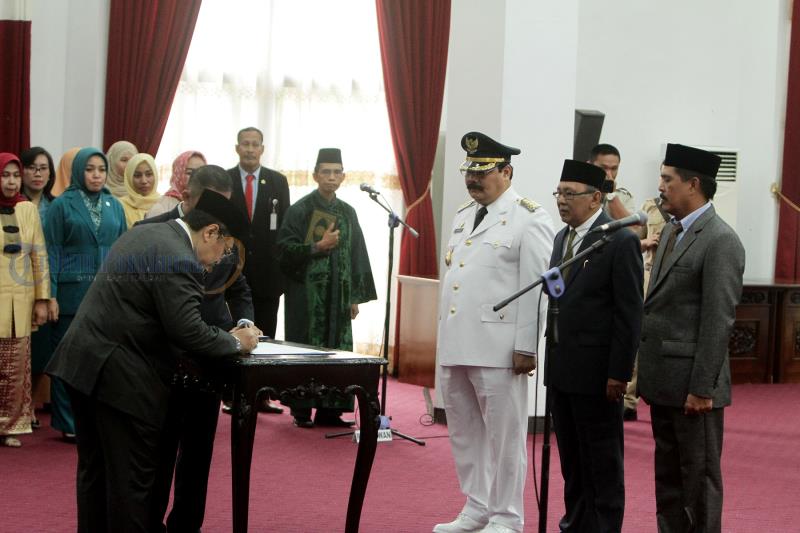 Pengambilan Sumpah Syarif Yusniarsyah Sebagai Pj Bupati Kayong Utara - pj-kayong-utara_20180625_143657.jpg