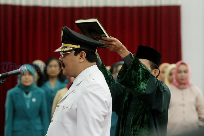 Pengambilan Sumpah Syarif Yusniarsyah Sebagai Pj Bupati Kayong Utara - pj-kayong-utara_20180625_143734.jpg