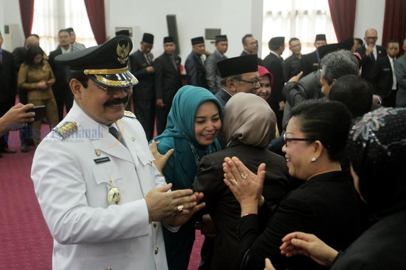 Pengambilan Sumpah Syarif Yusniarsyah Sebagai Pj Bupati Kayong Utara - pj-kayong-utara_20180625_143913.jpg