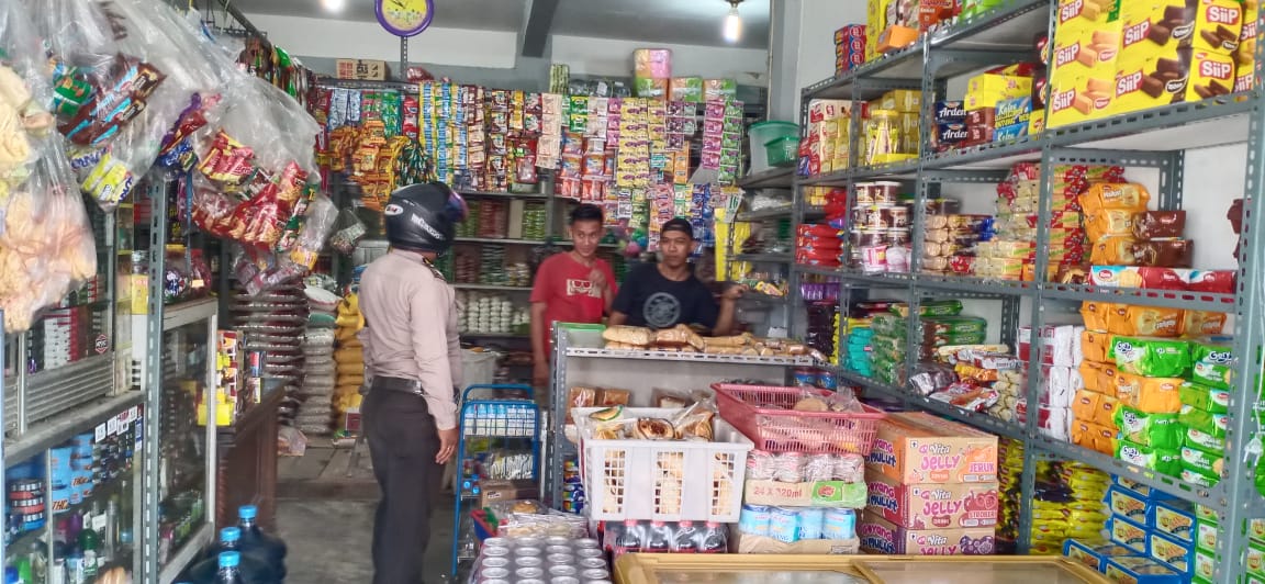 Patroli Dialogis, Brigadir Albertus Rio Sambangi Toko Sembako