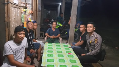 Sambangi Pemuda, Ini Pesan Personel Polsek Tekararang
