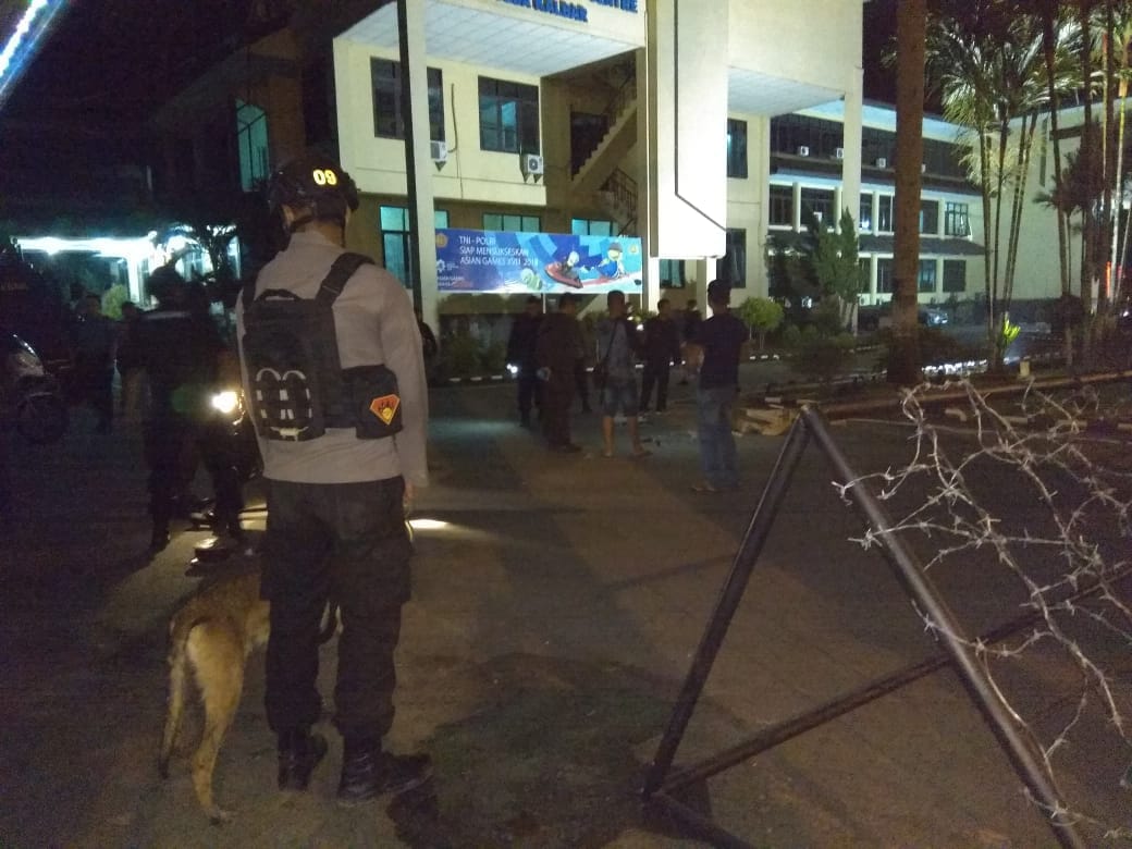 BREAKING NEWS - Satpam Sekolah Gembala Baik Dengar Dua Kali Ledakan di Dekat Mapolda Kalbar