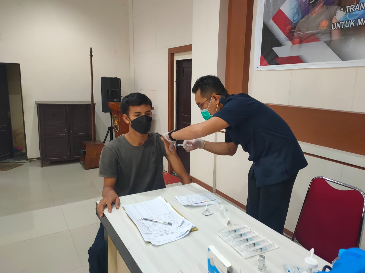 Percepat Vaksinasi Nasional, Polres Sambas Gelar Vaksinasi Massal