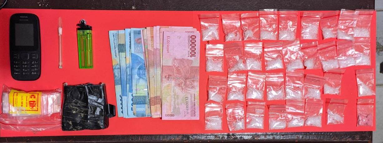 Tangkap Tersangka Narkoba, Polres Sanggau Sita 33 Paket Sabu dan 5 Butir Pil Ekstasi