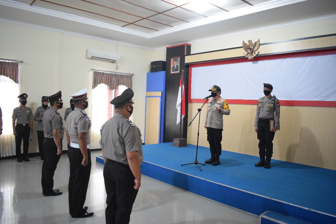 polres-sekadau-menggelar-upacara-kenaikan-pangkat-asxda.jpg