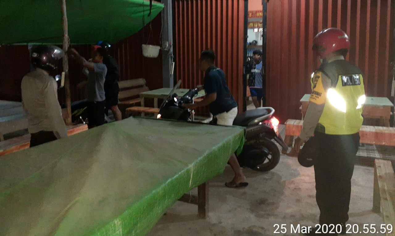 Polsek Singkawang Timur Patroli dan Beri Imbauan ke Warga Terkait Maklumat Kapolri Tentang Covid-19