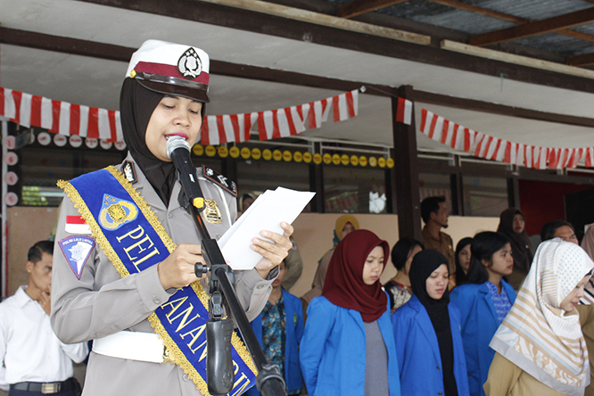Sosialisasi Bahaya Narkoba, Polwan Datangi SMKN Putussibau