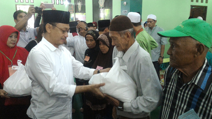 pontianak-timur-peduli-1_20160619_143818.jpg<pf>sambutan-edi_20160619_143818.jpg