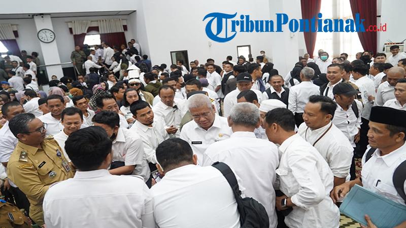 Ratusan Calon PPPK di Kalbar Gelar Aksi Tolak Penyesuian Jadwal Pengangkatan