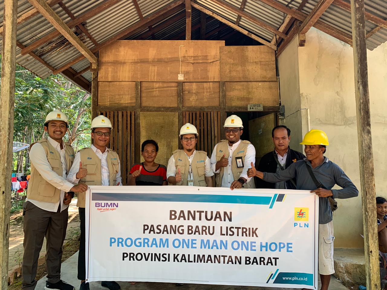 Program One Man One Hope PLN Bantu Pasang Listrik Gratis untuk Warga Miskin
