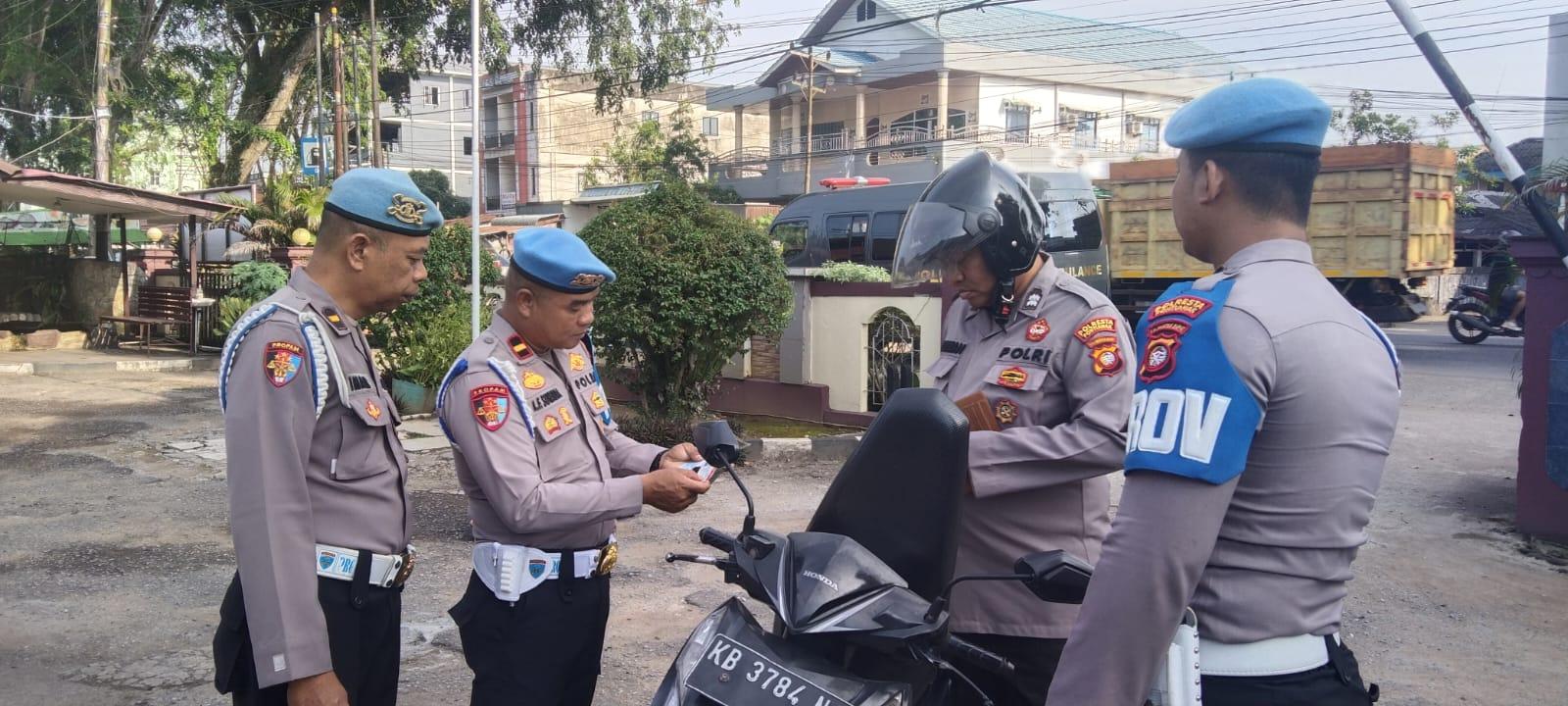 Tegakkan Disiplin Anggota Polri, Propam Polresta Pontianak Lakukan Sidak di Polsek Pontianak Utara