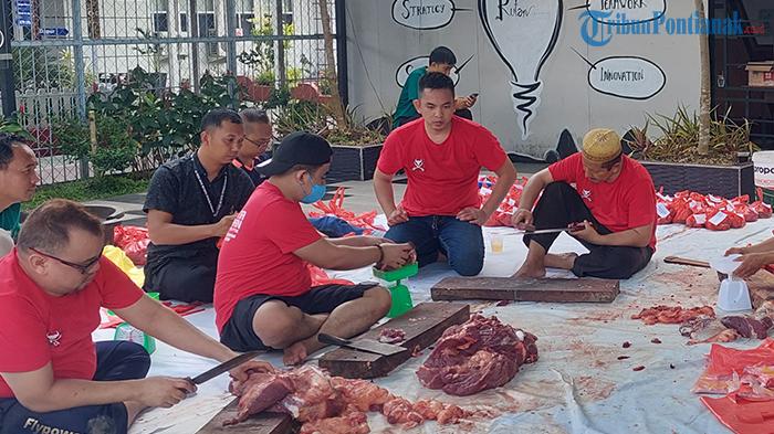 Rutan Pontianak Libatkan Warga Binaan dalam Penyembelihan dan Pembagian Hewan Kurban