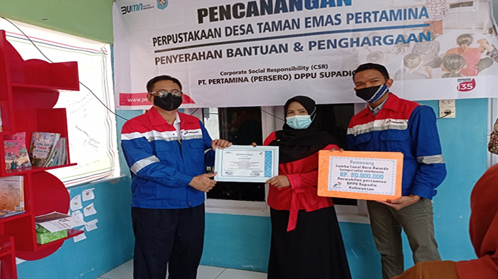 Peduli Pendidikan Masyarakat, Pertamina DPPU Supadio Resmikan Perpustakaan Desa Taman Emas
