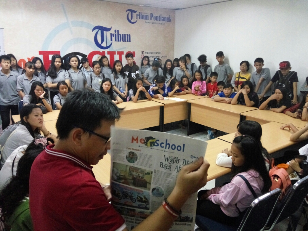 Puluhan Siswa SD dan SMP Torsina 2 'Serbu' Tribun Pontianak - puluhan-siswa-dari-sd-dan-smp-torsina-2_20180519_110134.jpg