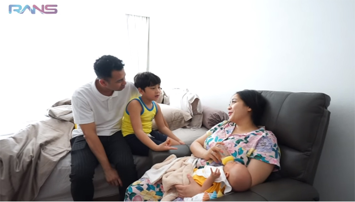 Tak Sia-Sia Sekolah di Tempat Mahal, Raffi Ahmad Minta Ajari Rafathar Nulis Bahasa Inggris
