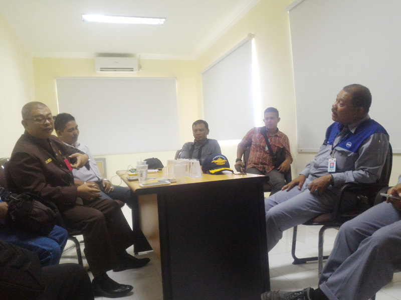 19 Satpam Putus Kontrak, Ketua DPRD Sinyalir PT AKR Ingin Lepas Tangan