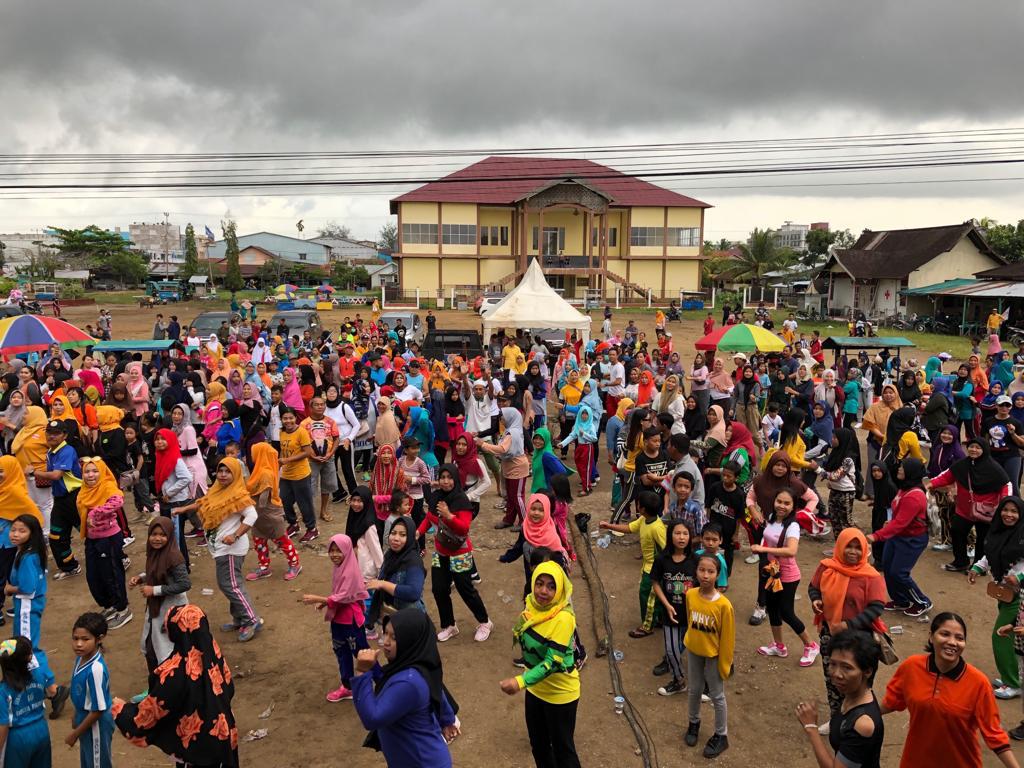 ratusan-masyarakat-ikut-meriahkan-hut-hanura-di-ketapang-minggu-2312.jpg