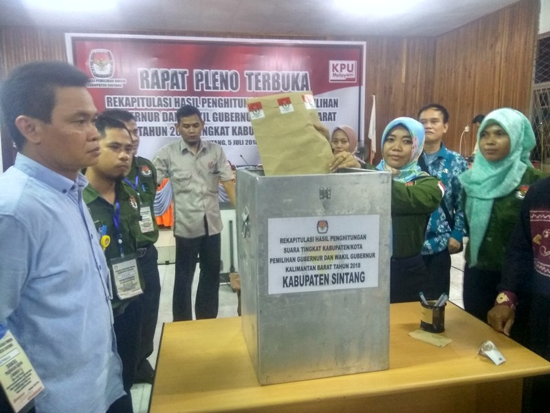Hasil Rekapitulasi Dikirim Langsung ke Provinsi, Karolin-Gidot Unggul di Sintang