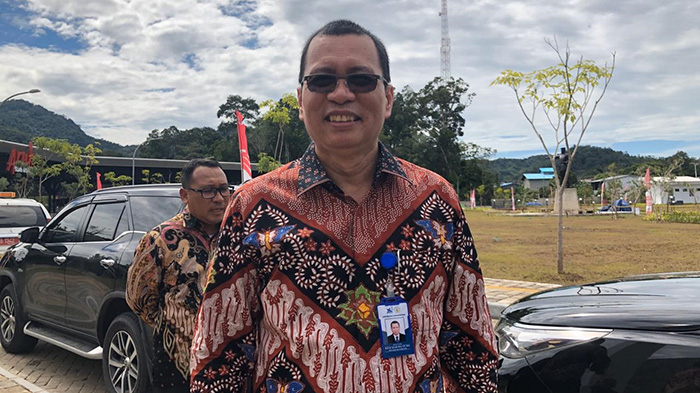 rektor-untan-garuda-wiko-usai-menghadiri-rapat-plbn-aruk.jpg