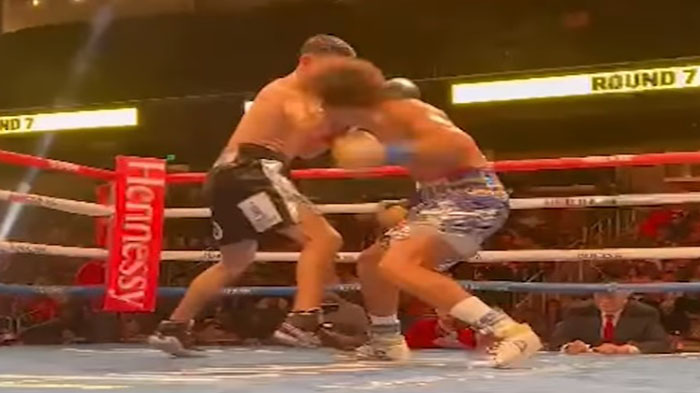 Hasil Tinju Dunia Minggu: Blair Cobbs Dipukul KO Alexis Rocha, Tonton Detik-detik The Flair Keok!