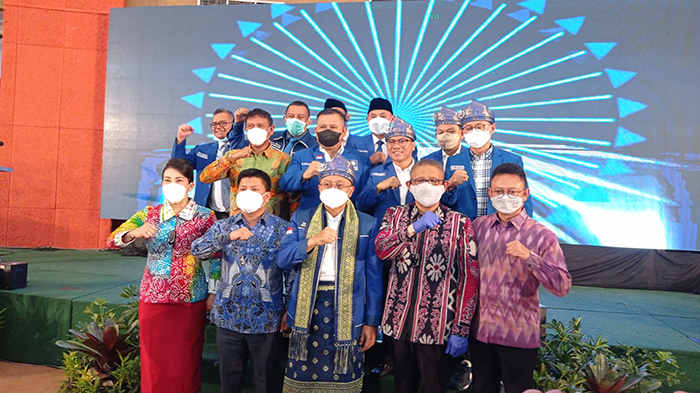 Zulkifli Hasan Lantik Pengurus DPW, DPD dan DPC Partai PAN Se-Kalbar