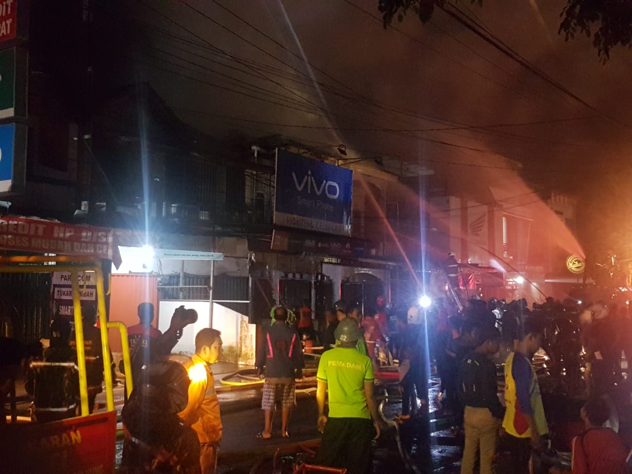 Tiga Unit Ruko di Panglima Aim Pontianak Dilahap Si Jago Merah